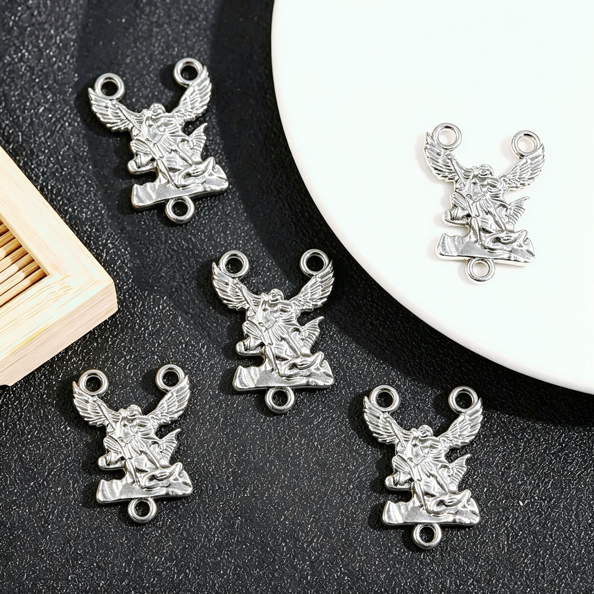 20 szt. zawieszek św. Michała, – Jewelry Making Michaels recenzja i cena